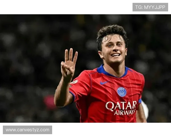 巴黎开场即将皮球踢出界引发热议 球迷猜测背后可能有玄机